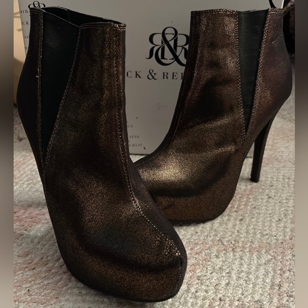 Color shifting gold high heel boots